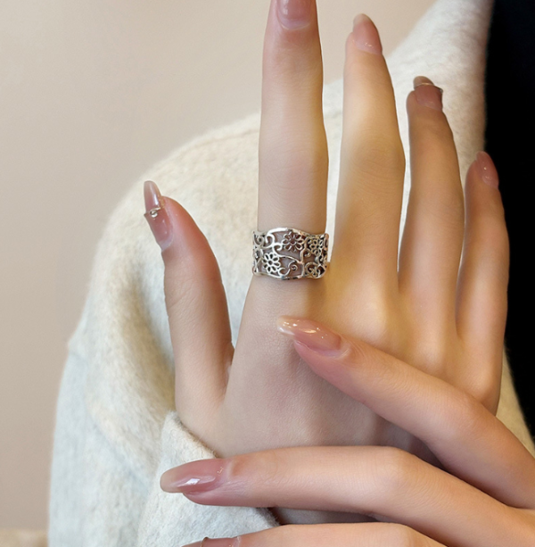 Sterling silver retro hollow flower ring